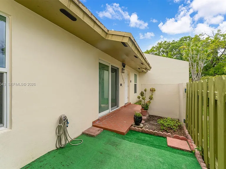 11506 SW 124th Pl — Photo 3