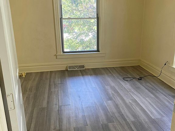 2nd image of 1012 Prospect Ave SE #1