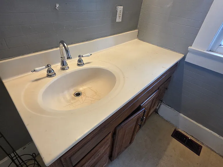 1303 E Hickory St — Photo 46