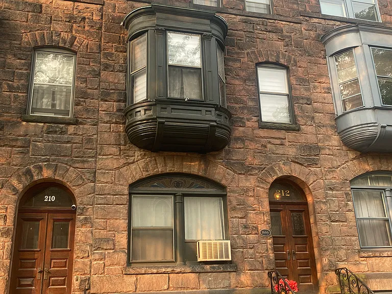 212 Lancaster St — Photo 1