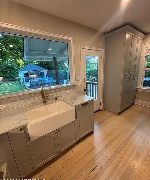 682 Woodgate Ave — Photo 6