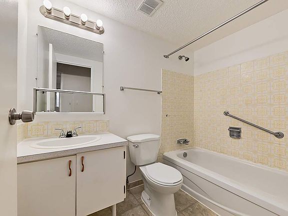 5th image of 2327 Crestwood Dr SE