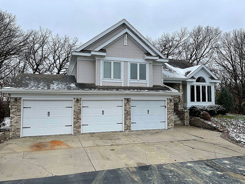 2nd image of 881 3rd St S