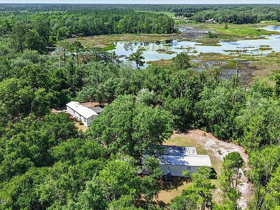 3rd image of 101 DIAMOND LAKE Drive