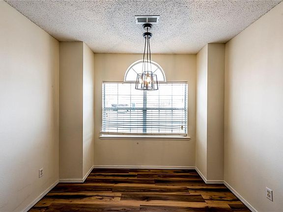 5th image of 3063 W Essex Dr