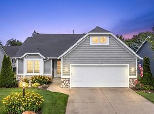 329 Hunters Run Cir, Holland, MI 49423
