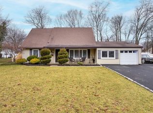 10 Sherman Cir, Somerset, NJ