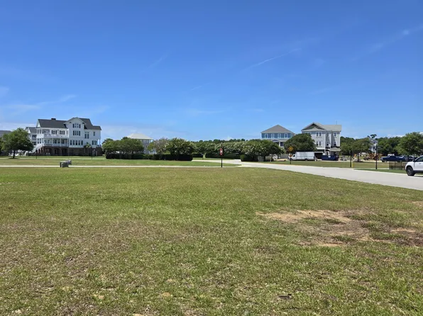 522 Cannonsgate Drive, Newport, NC 28570