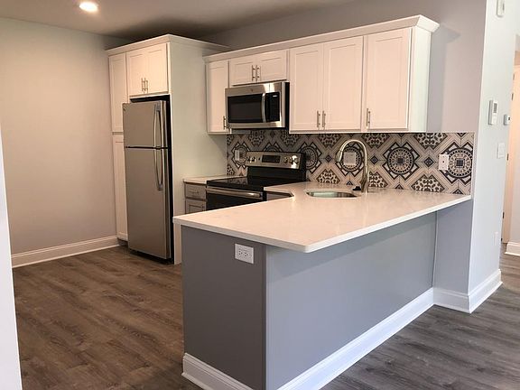 4th image of 101 California Ave #101
