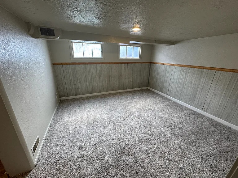 140 N 200 E — Photo 12