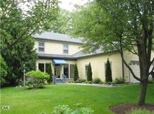 7 Ivywood Pl, Trumbull, CT 06611