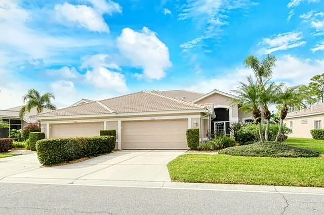 9480 Forest Hills Cir