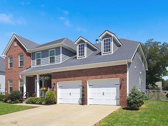 2nd image of 3028 Rosewood Dr