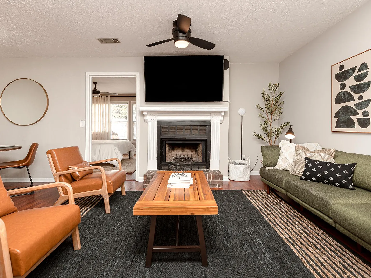 3 bed, 1.5 bath, 1358 sqft, $3,150 — Photo 4