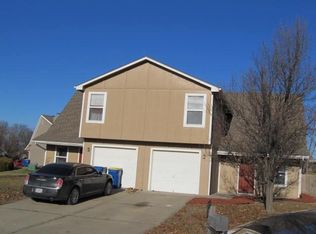 828 Spring Ct, Liberty, MO 64068