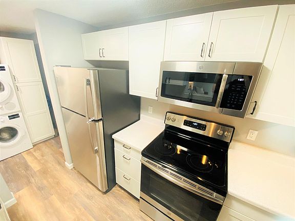 New Refrigerator , Stove & Microwave