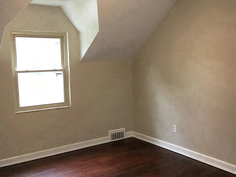 390 Orchard Dr — Photo 7