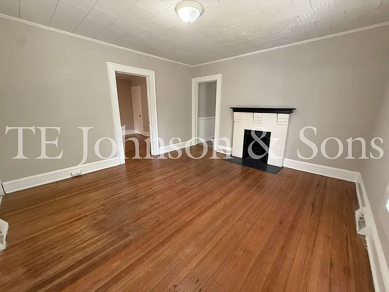 526 Chandler St — Photo 7