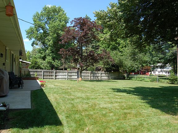 4th image of 56854 Meadowood Dr