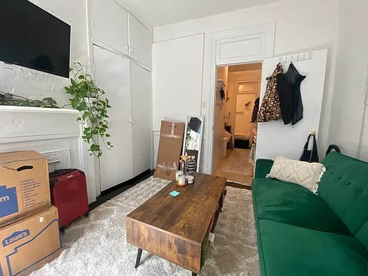 Rented by Ethan Blinder, LREB | media 22