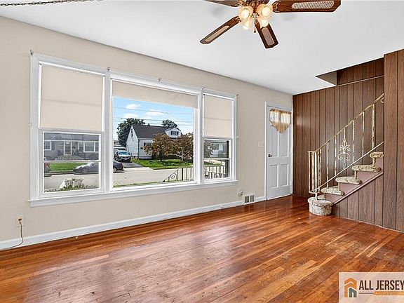 3rd image of 68 Oak St