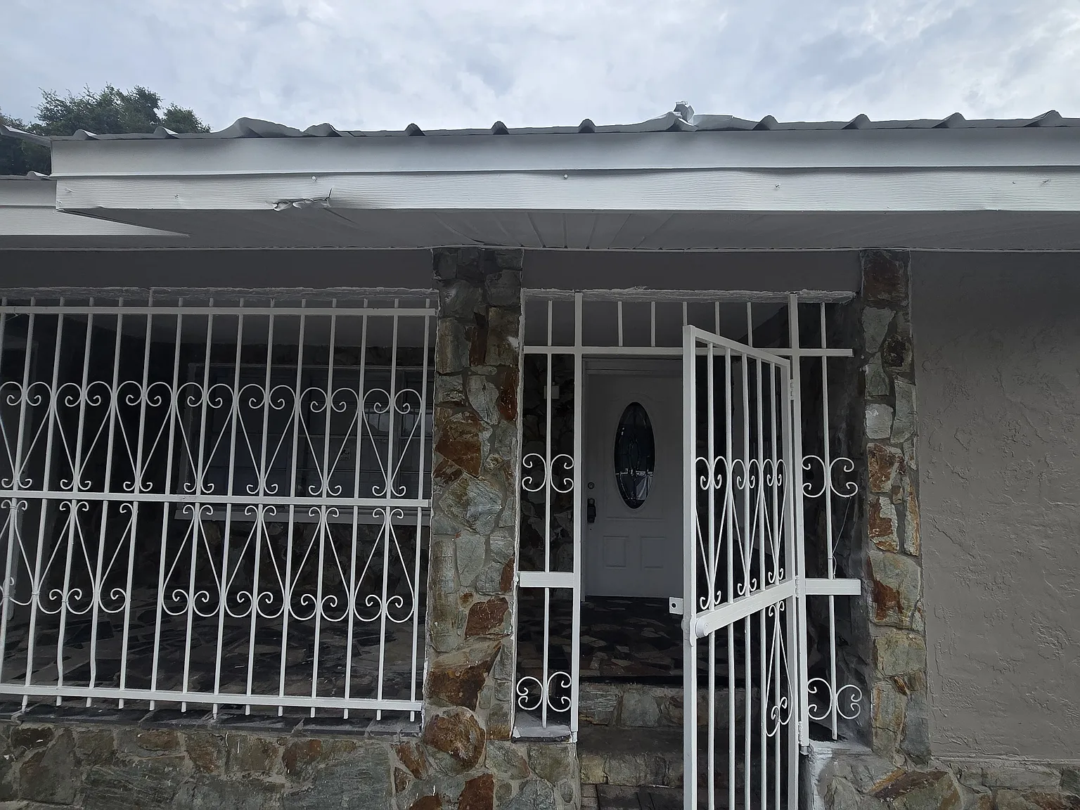 5 bed, 1936 sqft, $2,750 — Photo 1