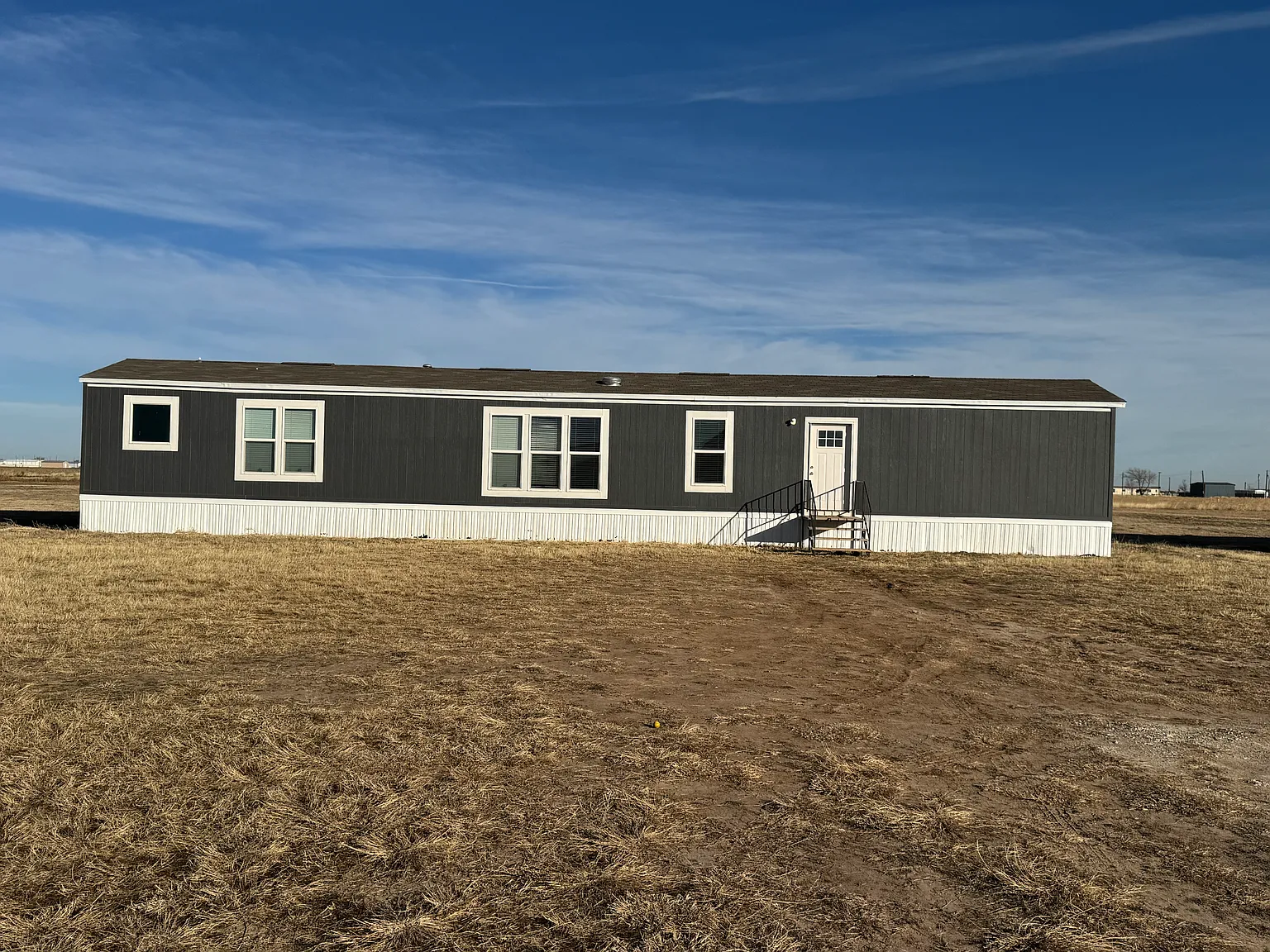 3 bed, 1200 sqft, $1,300 — Photo 1