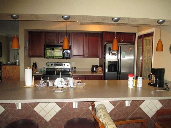 4th image of 664 SE Degan Drive