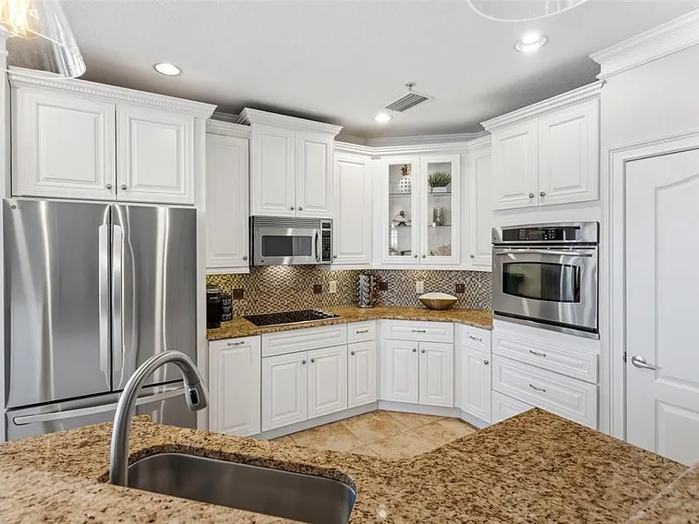6420 Sunset Bay Cir — Photo 18