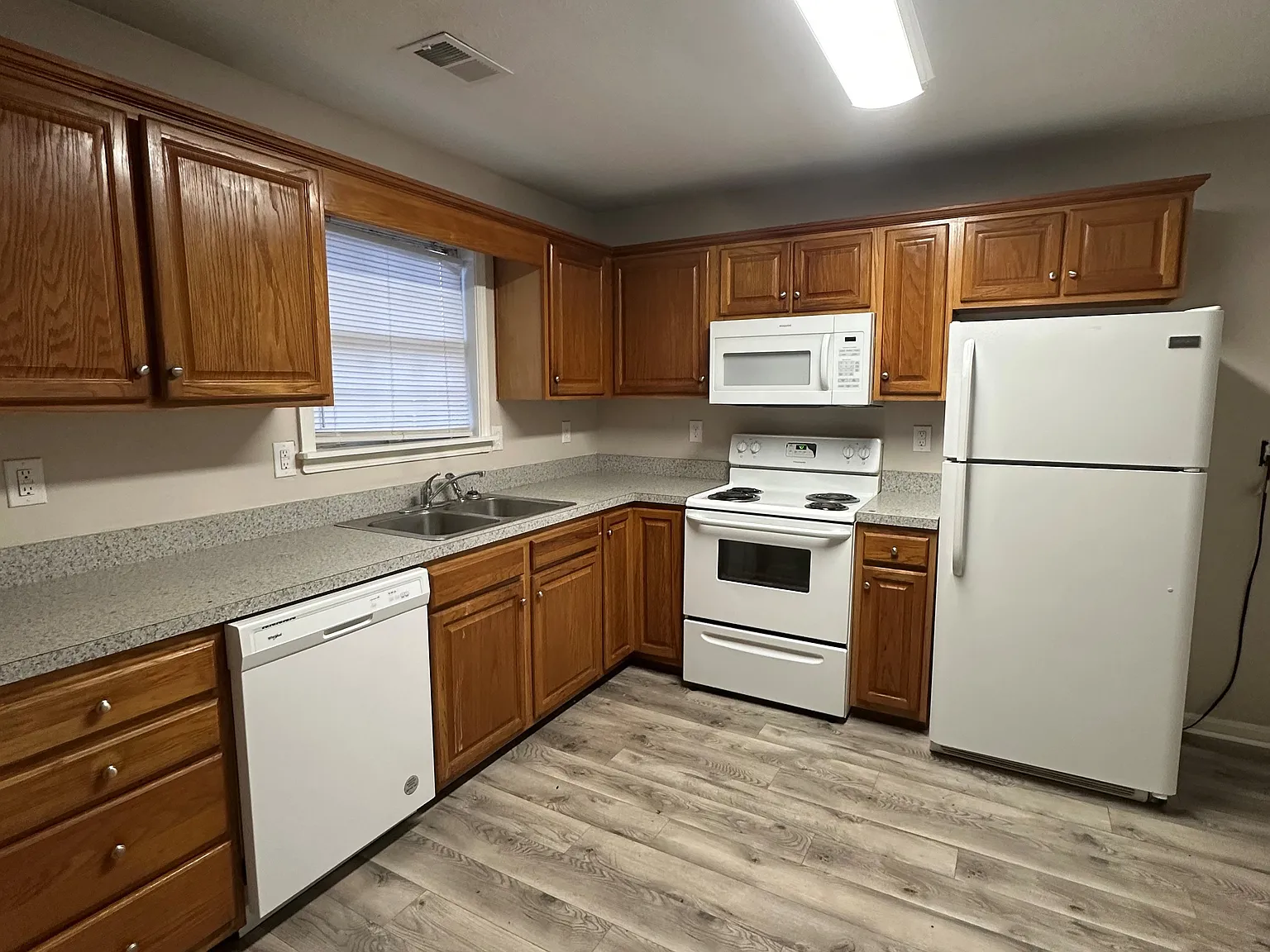 2 bed, 850 sqft, $1,050 — Photo 2