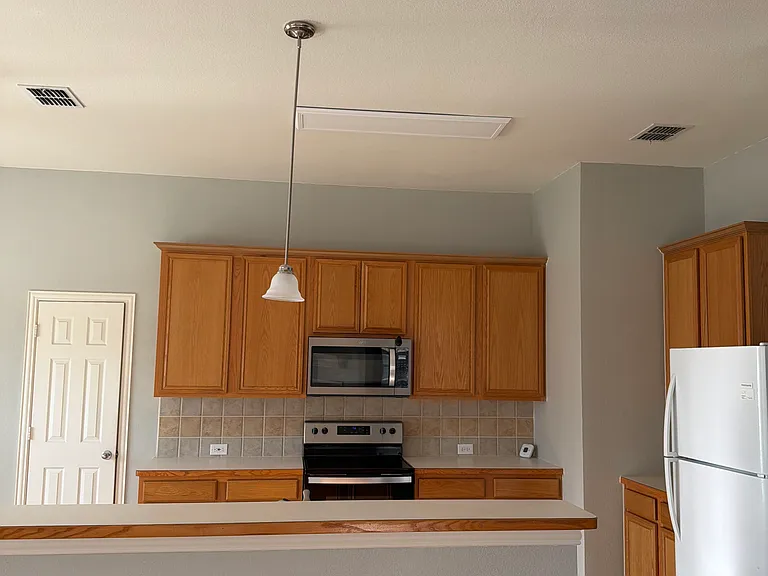 2408 Monroe Dr — Photo 3