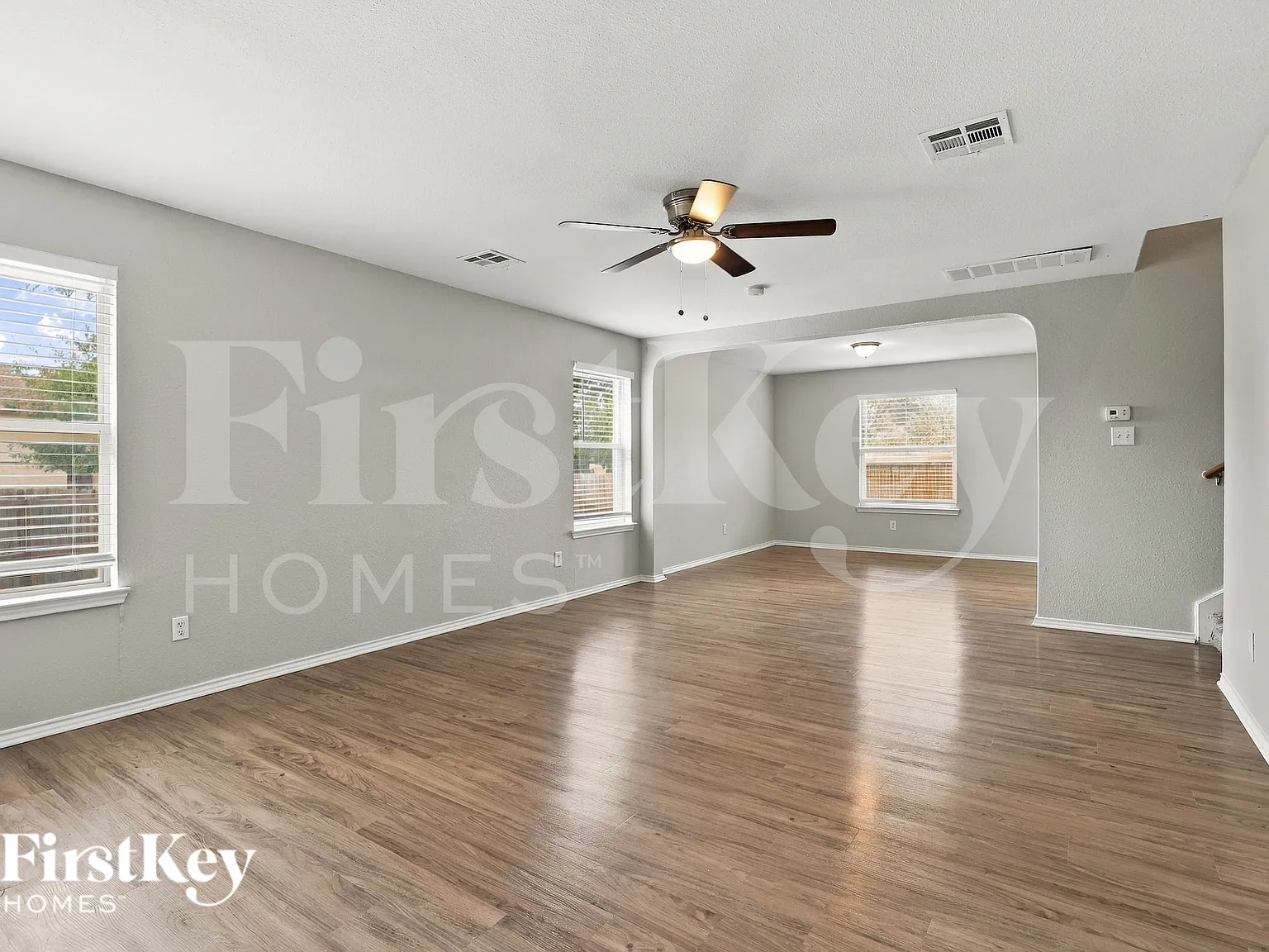 3 bed, 2.5 bath, 1958 sqft, $1,590 — Photo 2