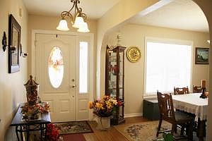 2nd image of 1001 S Oakwood Ct