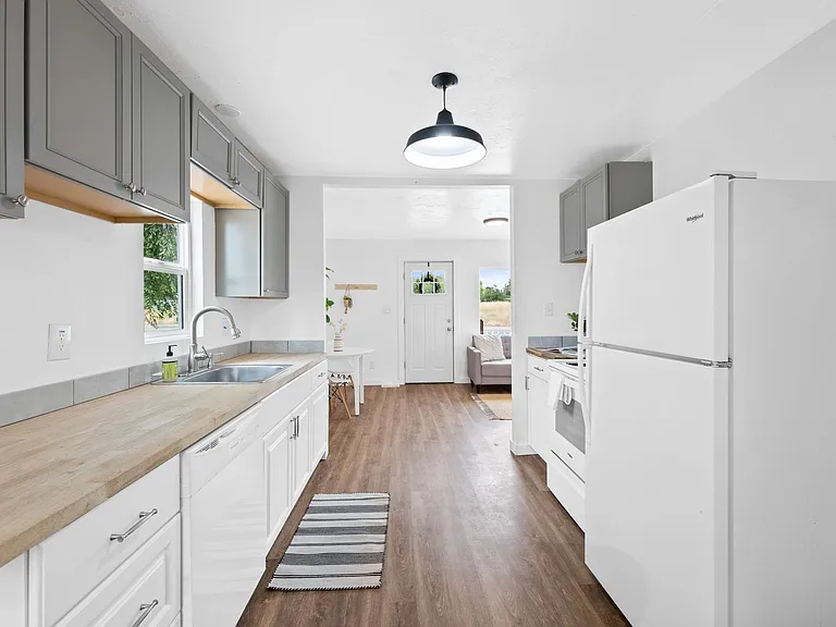 8004 E Broadway Ave — Photo 13