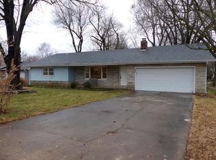1933 S Sieger Dr, Springfield, MO 65804