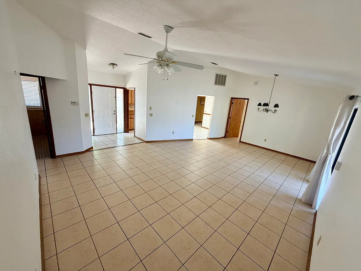 Building Photo - 8027 Pepperidge Ln