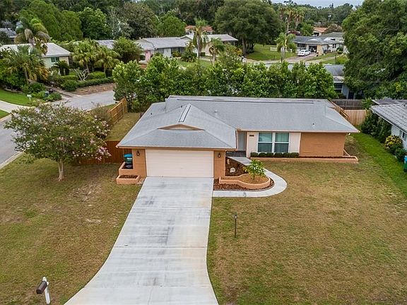 3rd image of 2076 Hillwood Dr