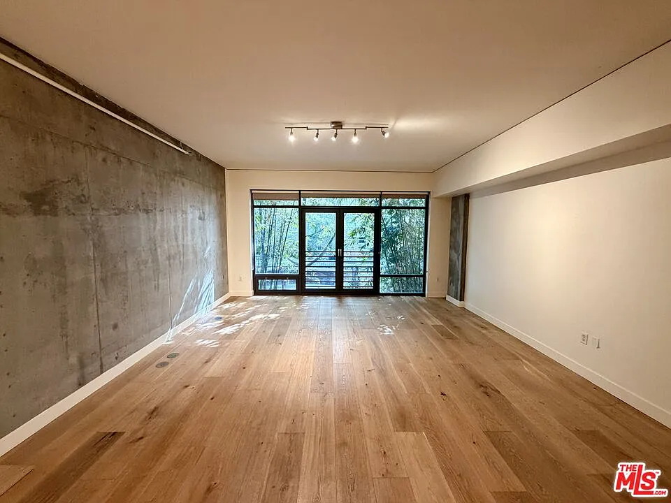 1 bed, 1.0 bath, 1100 sqft, $2,600 — Photo 3