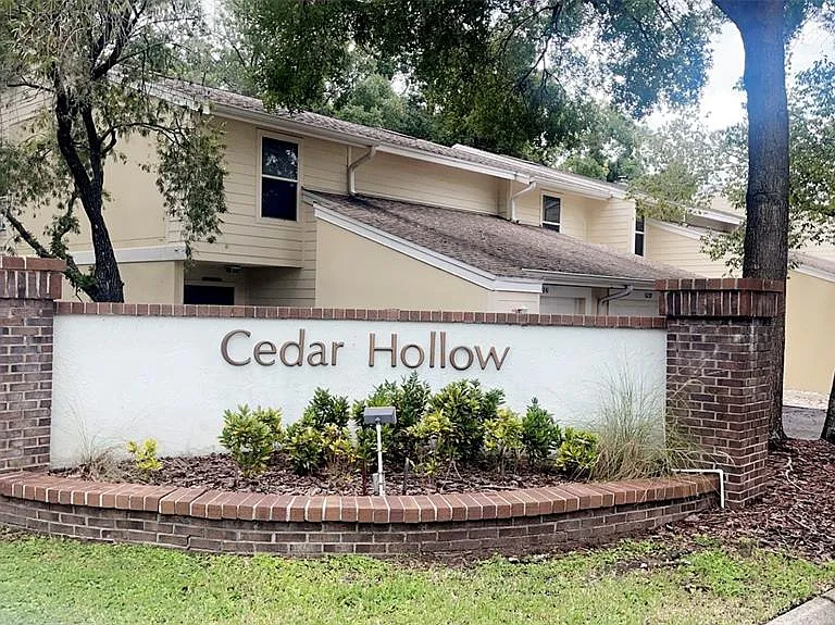 11219 Cedar Hollow Ln — Photo 2