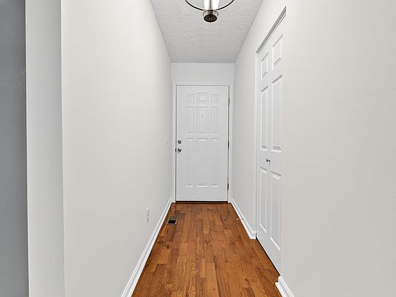 3rd image of 157 Bradford Cir