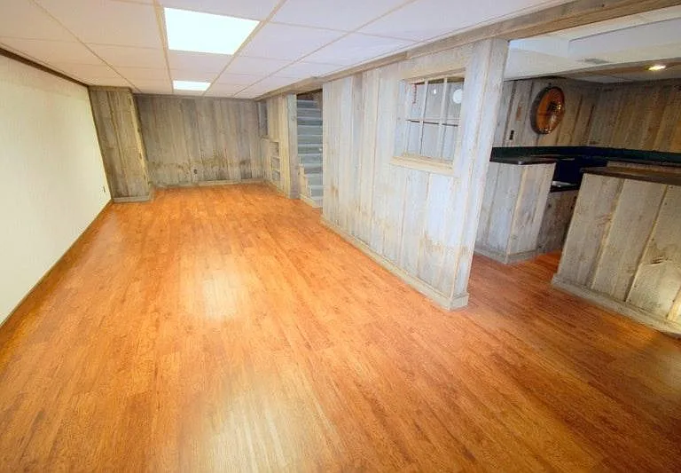 1139 N Pioneer St — Photo 12