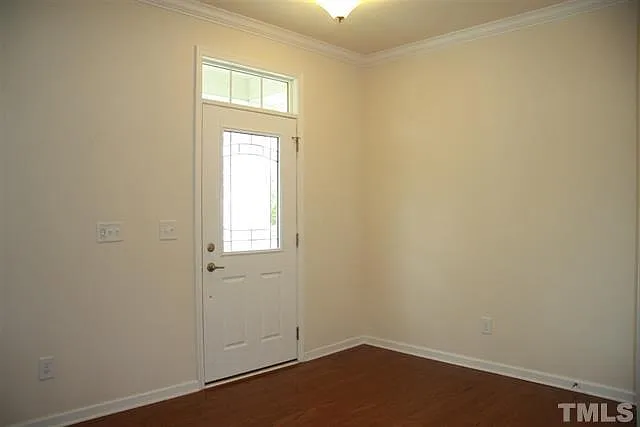 3 bed, 2.5 bath, 1800 sqft, $2,000 — Photo 2