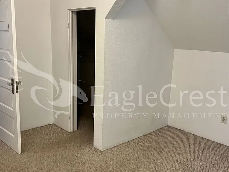 613 Locust St — Photo 22