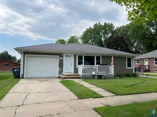 711 N Estey St, Luverne, MN 56156