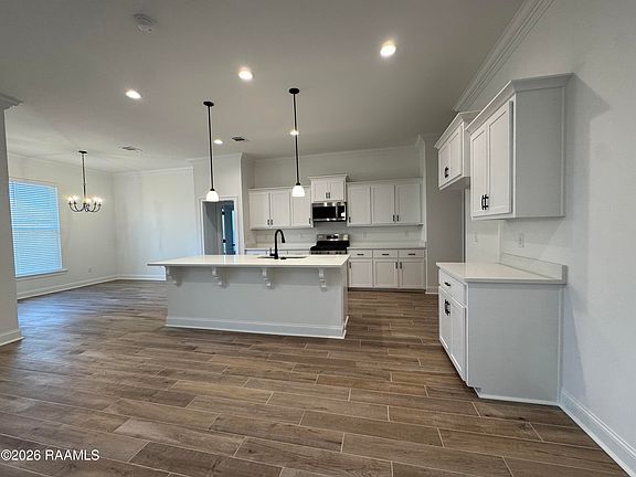 2nd image of 207 Grimmon Rd