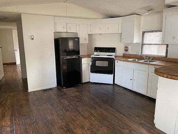 3rd image of 608 Hayman St Trailer 5