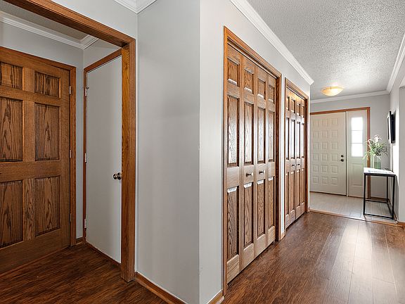 3rd image of 1904 Foxwood Dr
