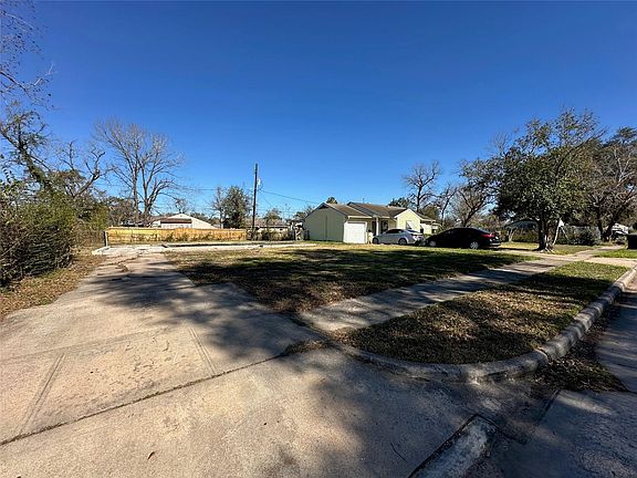 2nd image of 3919 Zephyr St Lot 19
