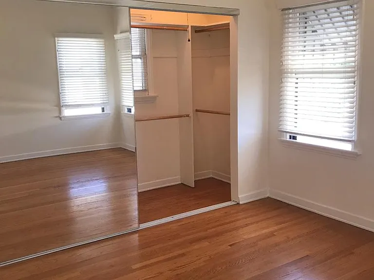Master Bedroom/ 4 Windows