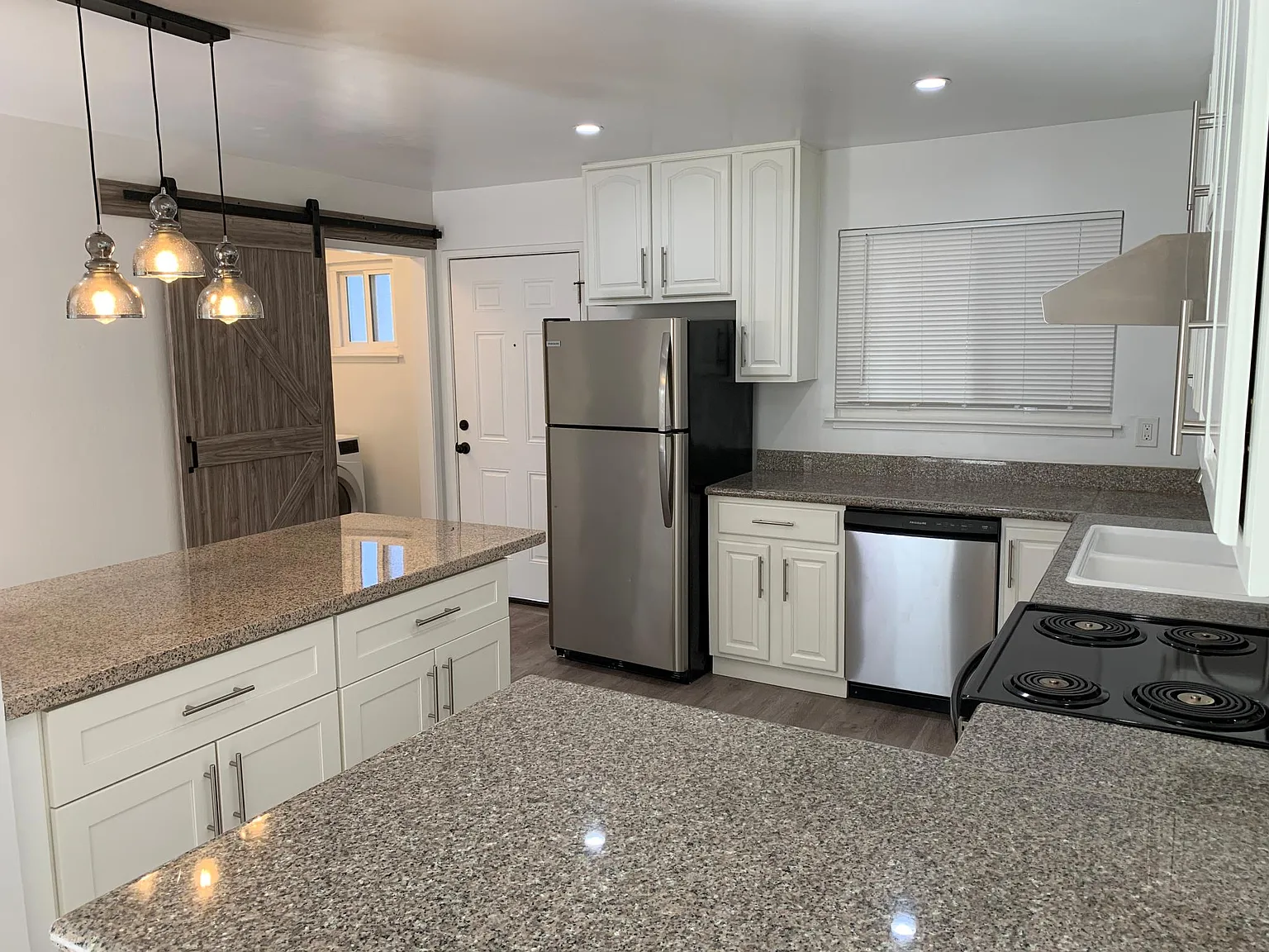 1552 Regent St — Photo 1